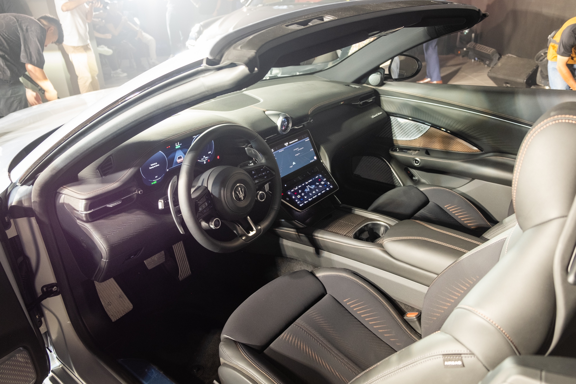 Maserati Grecale, GranCabrio bản điện ra mắt Việt Nam: Giá từ gần 5,5 tỷ đến hơn 13,3 tỷ đồng, mạnh ngang siêu xe, chạy tới 500km/sạc- Ảnh 7. Maserati Grecale, GranCabrio bản điện ra mắt Việt Nam: Giá từ gần 5,5 tỷ đến hơn 13,3 tỷ đồng, mạnh ngang siêu xe, chạy tới 500km/sạc- Ảnh 7.