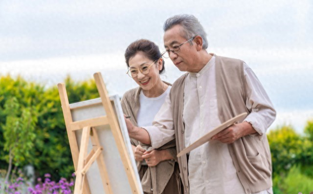 Đừng chờ già mới hối hận: 4 điều phải làm ngay từ tuổi 55 để về hưu không phải sống nhờ, sống gửi- Ảnh 1.