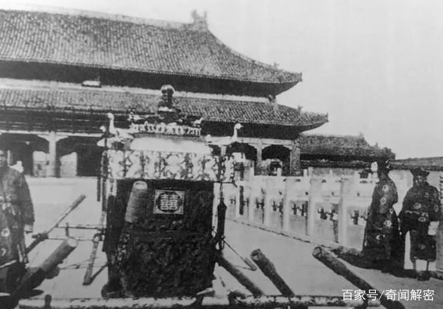 Hé lộ loạt ảnh hiếm chưa từng thấy chụp đám cưới Phổ Nghi - hoàng đế cuối cùng của Trung Quốc- Ảnh 5.