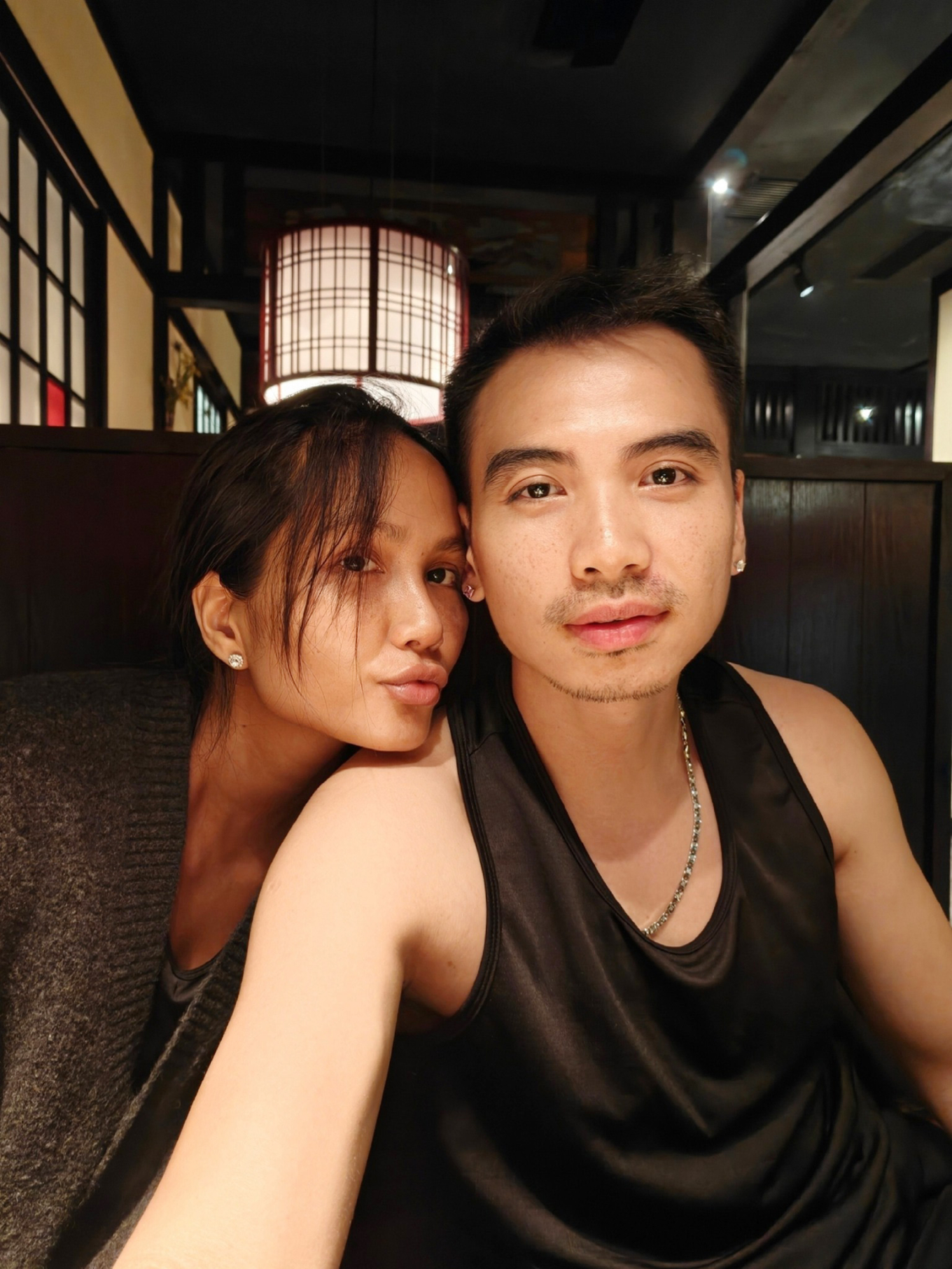 Chồng H’hen Niê gỡ video, xin lỗi về vụ "cà phê sữa vợ” đãi bạn- Ảnh 2. Chồng H’hen Niê gỡ video, xin lỗi về vụ "cà phê sữa vợ” đãi bạn- Ảnh 2.