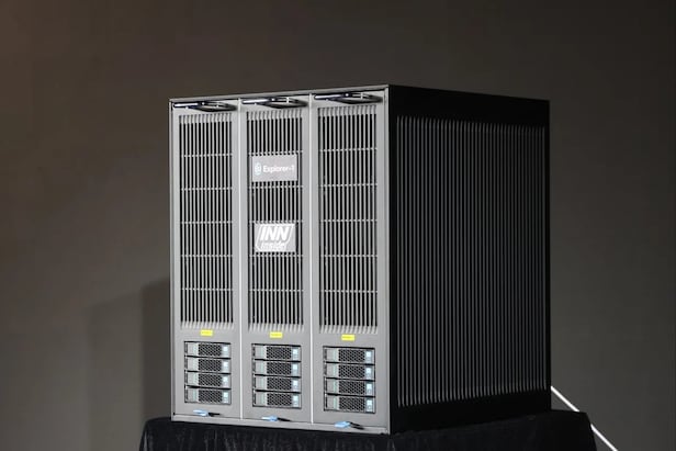 Trung Quốc ra mắt m&aacute;y chủ AI 'k&iacute;ch thước tủ lạnh' gi&uacute;p giảm tới 90% điện năng ti&ecirc;u thụ- Ảnh 3.