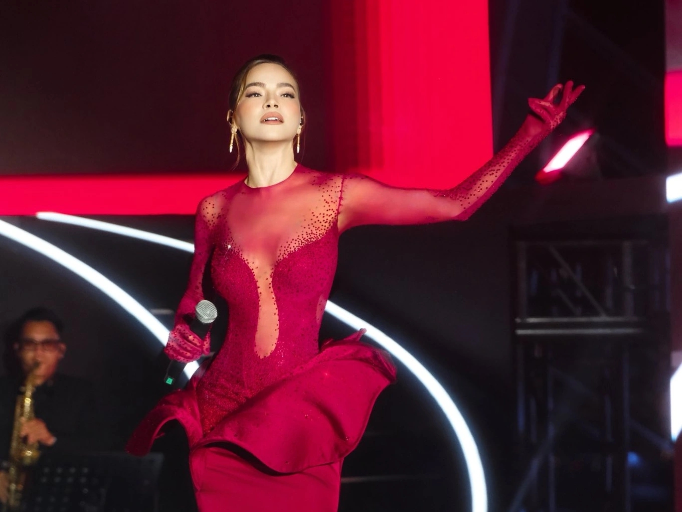 Lệ Quyên đăng tâm thư, Hồ Ngọc Hà bị réo tên- Ảnh 1.