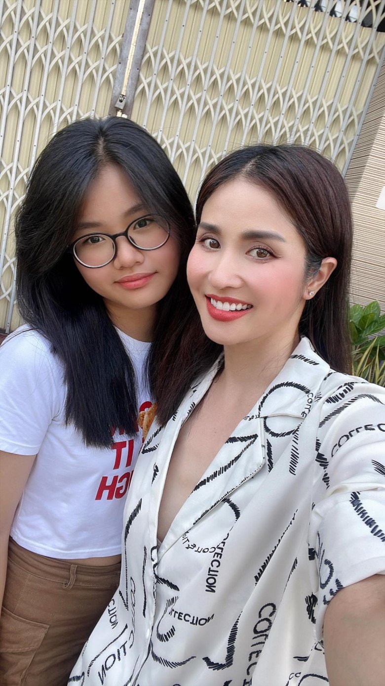 Ngoại hình U40 cực sexy của nữ diễn viên lấy chồng 2 kém 9 tuổi: Mẹ 2 con, trai lạ vẫn nhắn tin tán tỉnh- Ảnh 3. Ngoại hình U40 cực sexy của nữ diễn viên lấy chồng 2 kém 9 tuổi: Mẹ 2 con, trai lạ vẫn nhắn tin tán tỉnh- Ảnh 3.