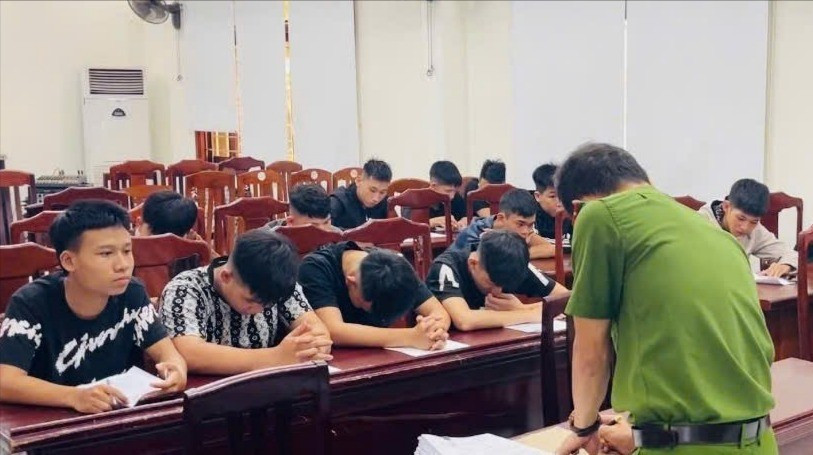 Khởi tố hàng chục đối tượng gây náo loạn phố biển Quy Nhơn suốt 4 đêm- Ảnh 1. Khởi tố hàng chục đối tượng gây náo loạn phố biển Quy Nhơn suốt 4 đêm- Ảnh 1.