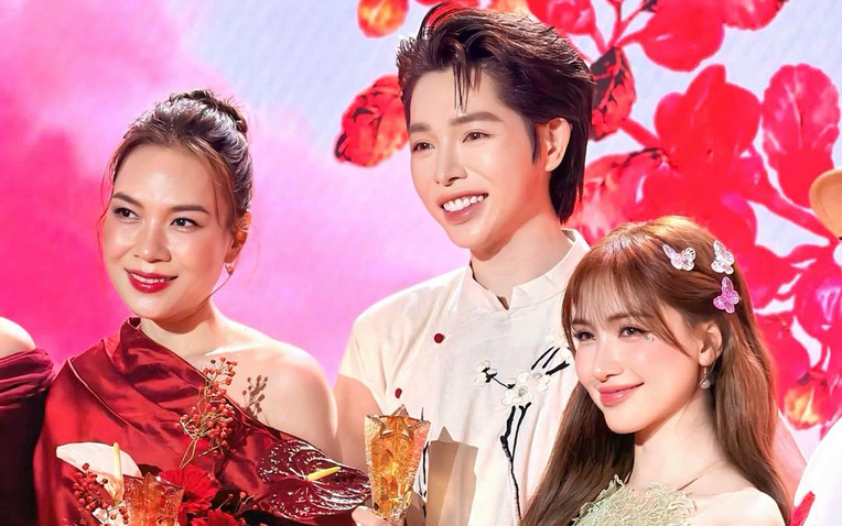 Hòa Minzy viết gì mà phải sửa gấp sau 3 phút đăng hình với Mỹ Tâm- Ảnh 1.