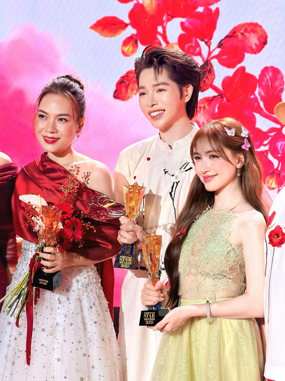 Hòa Minzy viết gì mà phải sửa gấp sau 3 phút đăng hình với Mỹ Tâm- Ảnh 2.