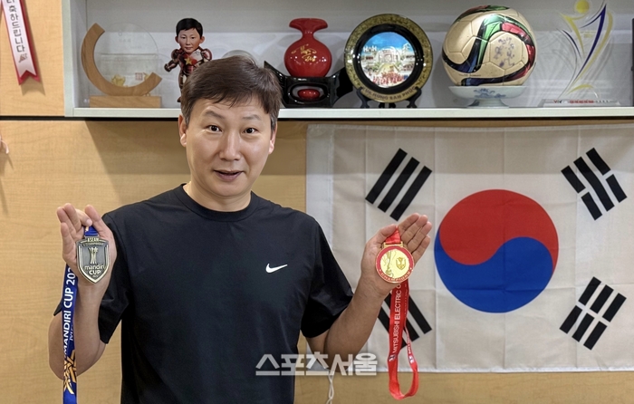 HLV Kim Sang-sik: "Nhận việc ở tuyển Việt Nam, tôi chỉ sợ làm HLV Park Hang-seo mang tiếng"- Ảnh 2. HLV Kim Sang-sik: "Nhận việc ở tuyển Việt Nam, tôi chỉ sợ làm HLV Park Hang-seo mang tiếng"- Ảnh 2.