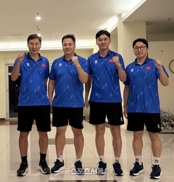 HLV Kim Sang-sik: "Nhận việc ở tuyển Việt Nam, tôi chỉ sợ làm HLV Park Hang-seo mang tiếng"- Ảnh 6. HLV Kim Sang-sik: "Nhận việc ở tuyển Việt Nam, tôi chỉ sợ làm HLV Park Hang-seo mang tiếng"- Ảnh 6.