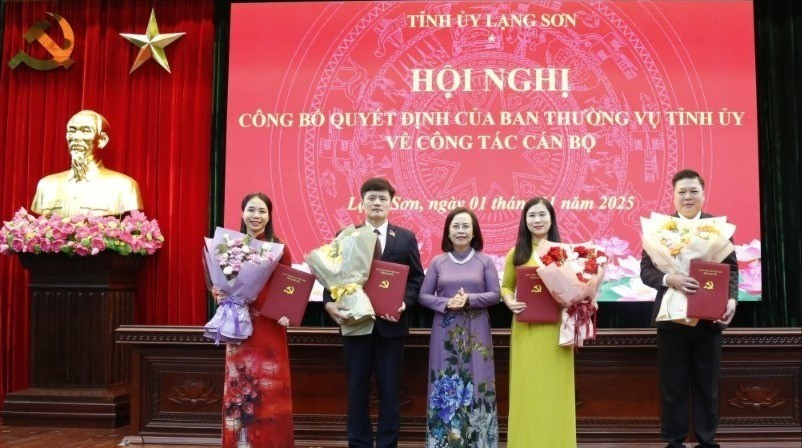C&ocirc;ng bố quyết định Ban Thường vụ Tỉnh ủy Lạng Sơn về c&ocirc;ng t&aacute;c c&aacute;n bộ- Ảnh 1.