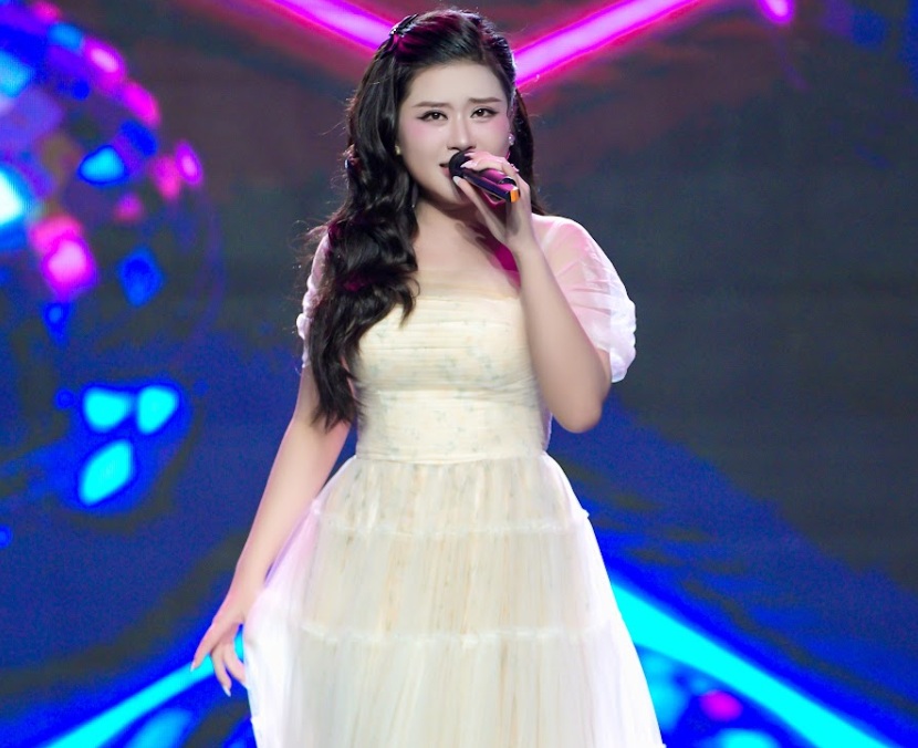 Ngọc Sơn mê mẩn nữ ca sĩ sinh năm 2004: "Em đẹp như thiên thần"- Ảnh 3.