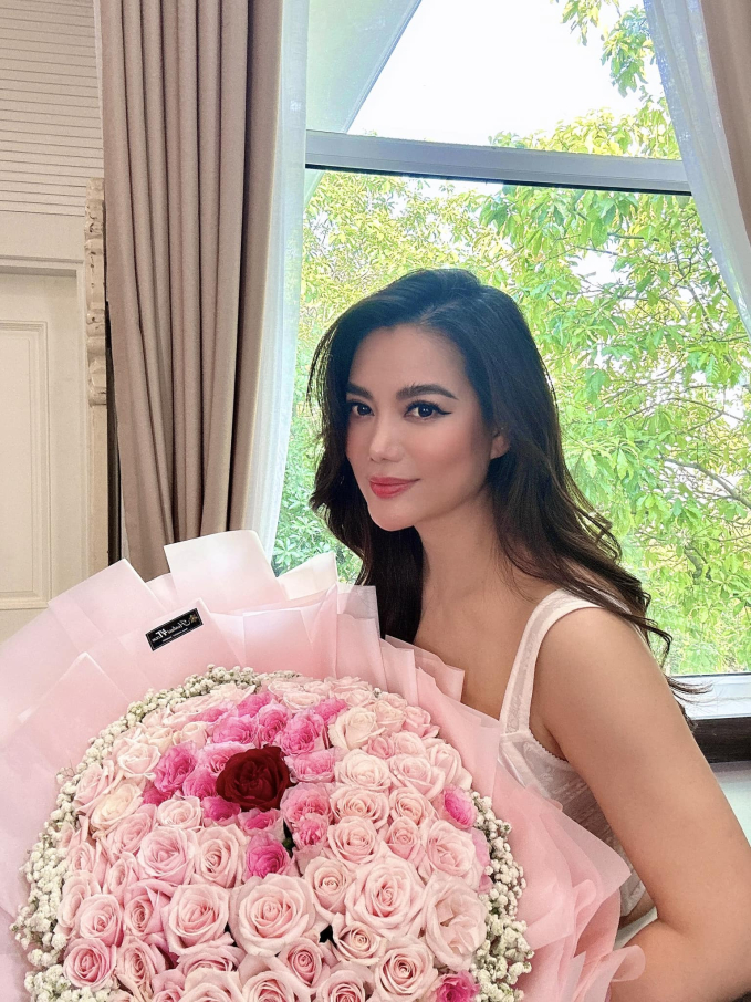 B&ecirc;n trong nơi ở của Trương Ngọc &Aacute;nh- Ảnh 1.