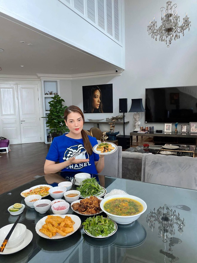 B&ecirc;n trong nơi ở của Trương Ngọc &Aacute;nh- Ảnh 5.