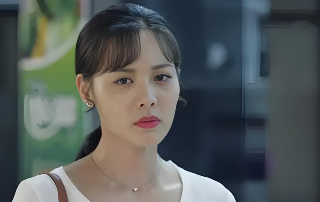 Mẹ chồng vừa mất, hàng xóm thì thầm nói em chồng nhặt được túi vàng của bà nhưng biểu hiện của em ấy khiến tôi hoang mang- Ảnh 1.