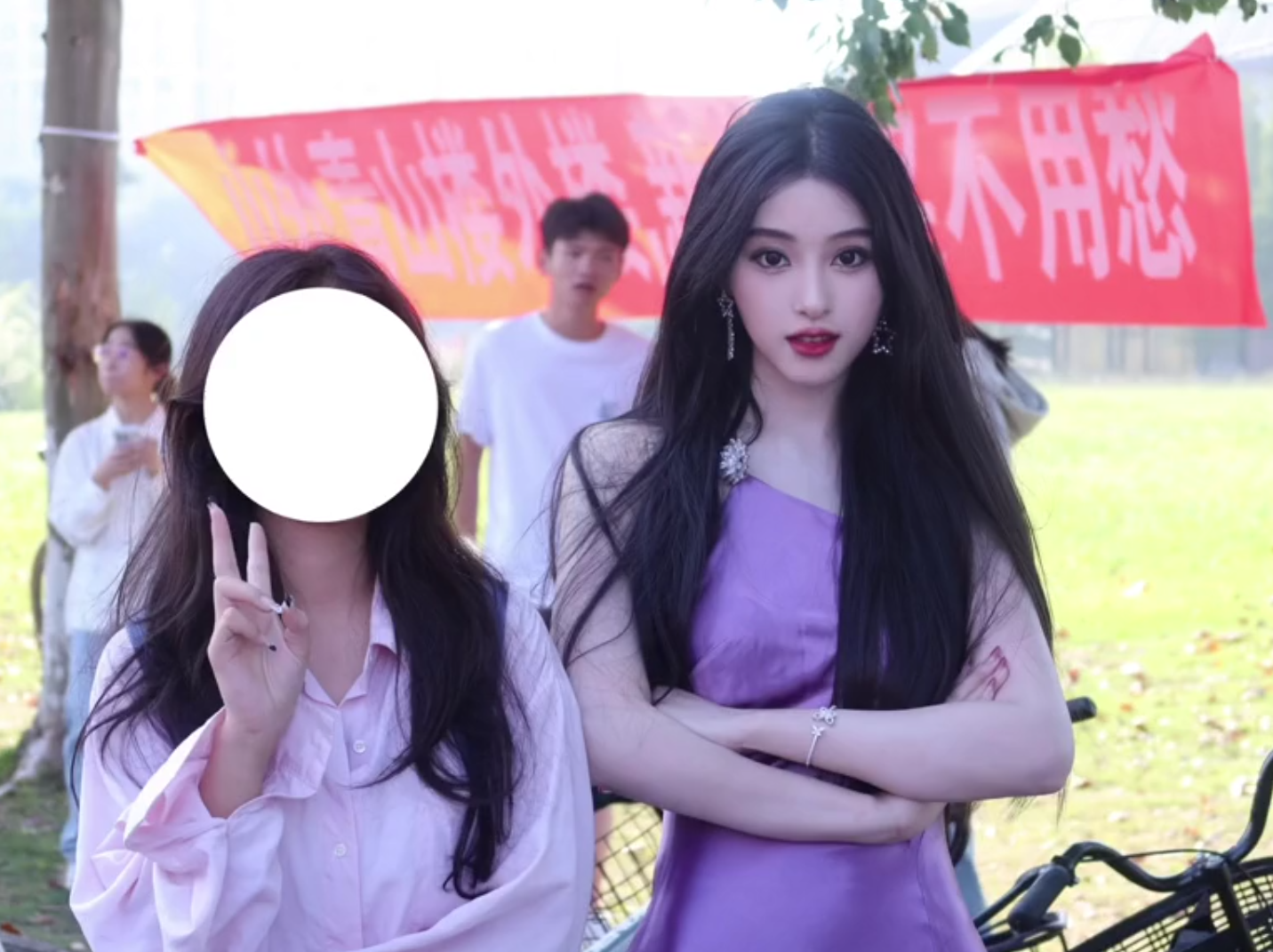 Đến trễ lễ khai mạc hội thao, nữ sinh hớt hải chạy trên sân tạo nên khoảnh khắc đẹp như phim: 6 giây thần thánh!- Ảnh 7.