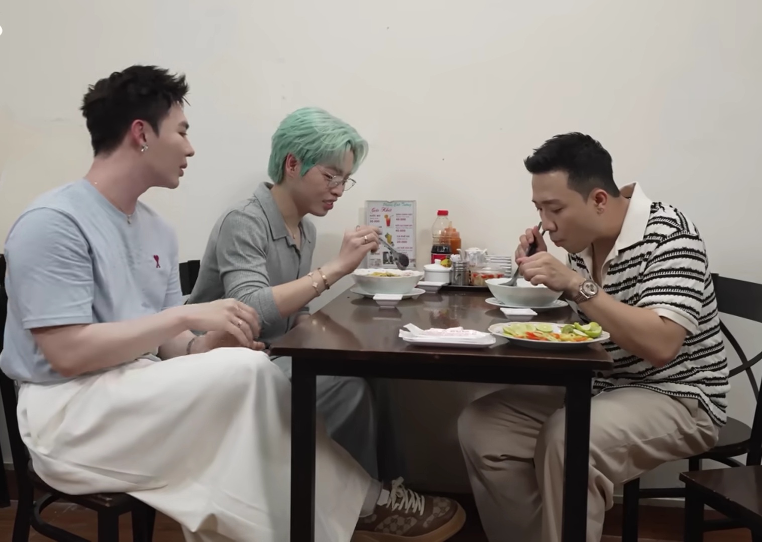 Đức Phúc nói thẳng Trấn Thành: "Phải kiếm sống"- Ảnh 1.