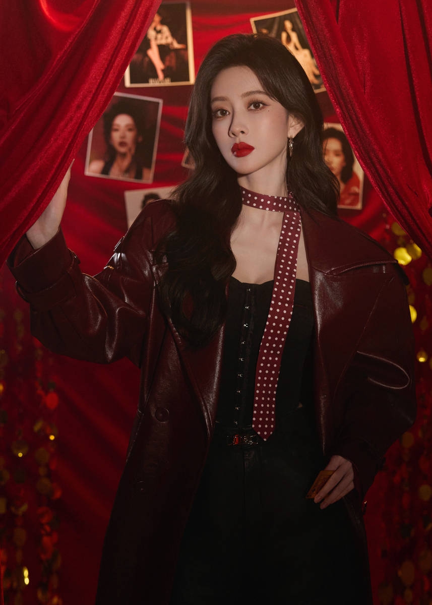 Lần đầu có mỹ nhân bị tung cáo trạng với 7 