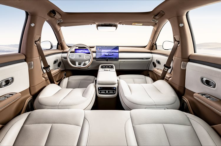 Hãng xe xây nhà máy tại Việt Nam vừa ra mắt mẫu xe điện đi 2.120 km: Sạc nhanh chỉ trong 12 phút, giá khởi điểm hơn 400 triệu đồng- Ảnh 3. Hãng xe xây nhà máy tại Việt Nam vừa ra mắt mẫu xe điện đi 2.120 km: Sạc nhanh chỉ trong 12 phút, giá khởi điểm hơn 400 triệu đồng- Ảnh 3.