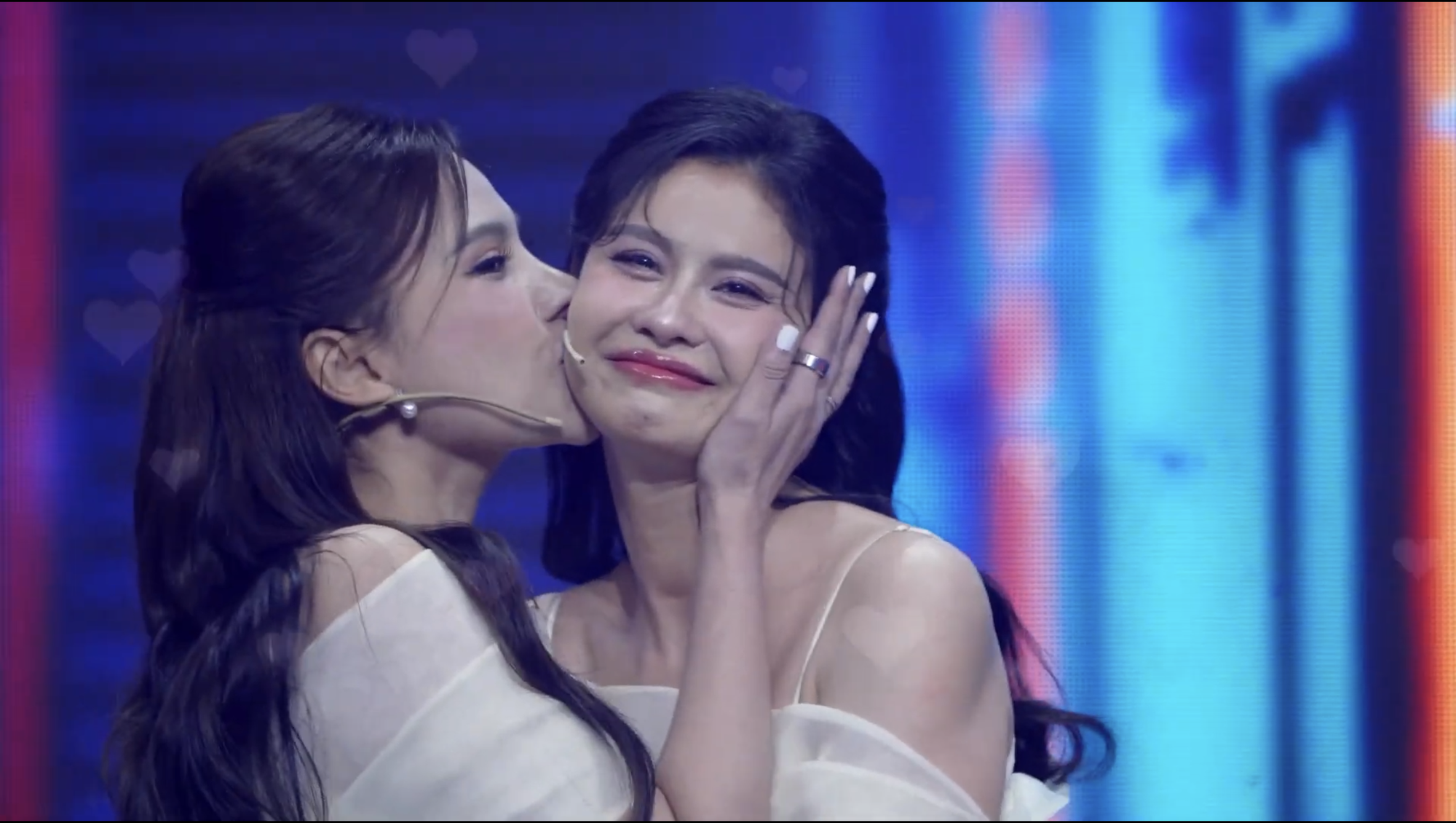 Nữ ca sĩ làm mẹ đơn thân 6 năm, bật khóc vì 1 câu nói của đàn chị- Ảnh 3.