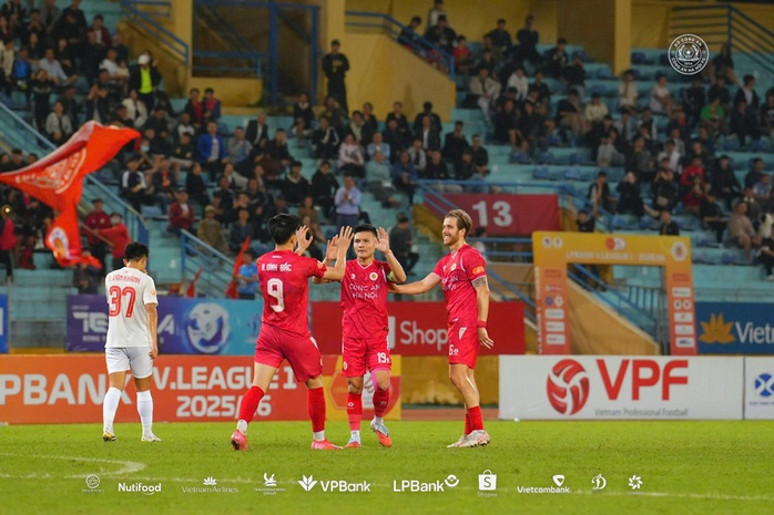 Quang Hải thể hiện đẳng cấp cao trong trận thắng đậm CLB Hà Tĩnh - Ảnh 5.