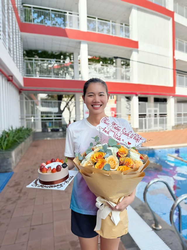 Ánh Viên dùng nhan sắc Ánh Viên dùng nhan sắc