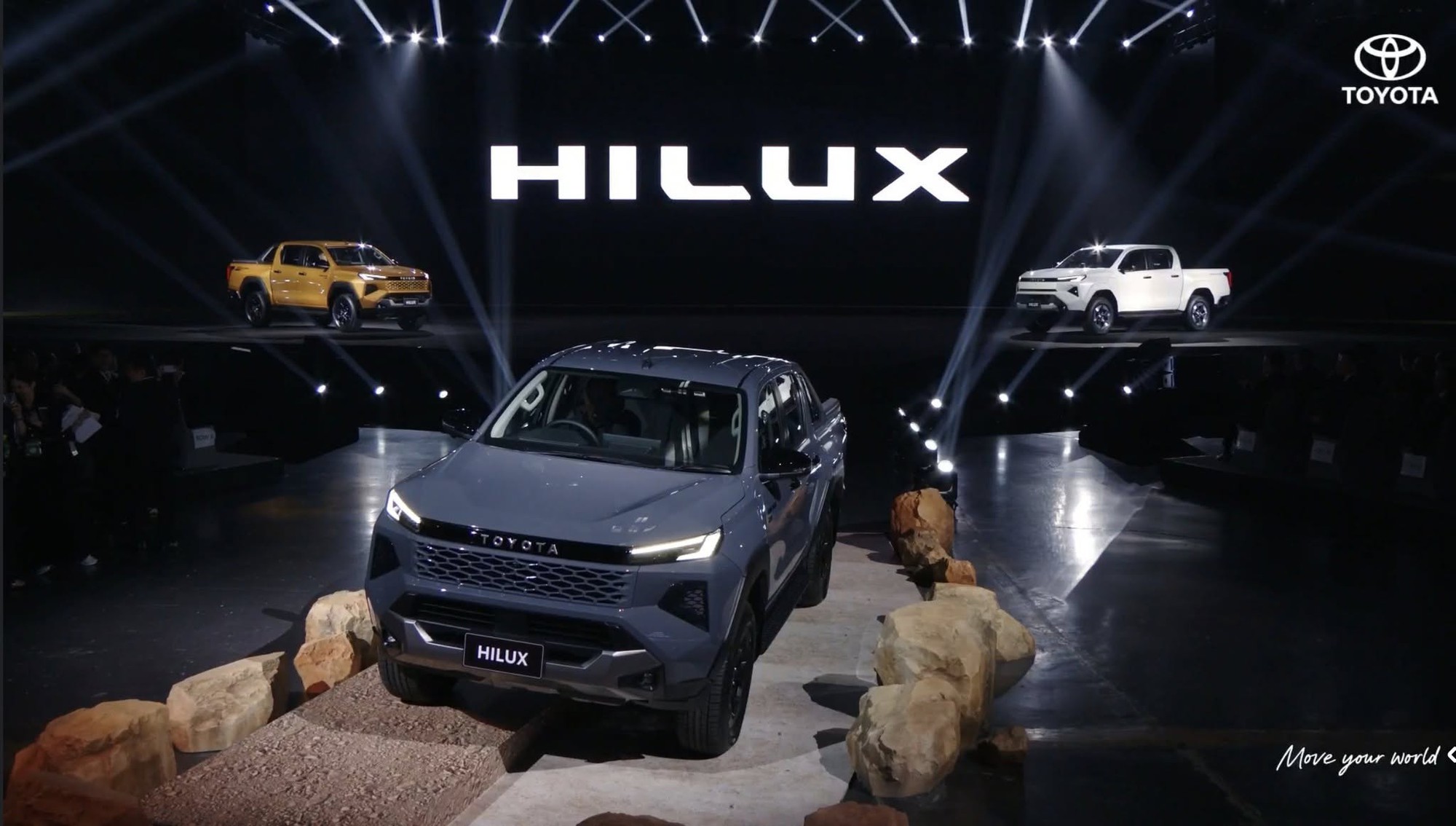 Toyota Hilux thế hệ mới ra mắt: Gi&aacute; quy đổi từ 628 triệu đồng, lần đầu c&oacute; bản thuần điện, nội thất như Prado- Ảnh 2.