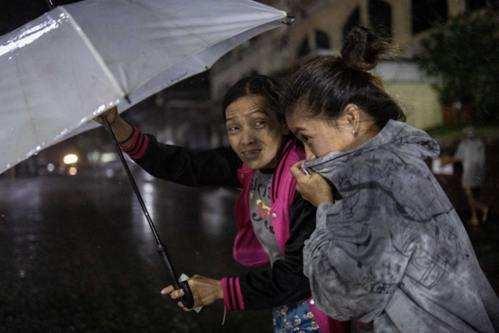 Philippines tan hoang sau khi bão Fung-Wong càn quét trong đêm- Ảnh 8.