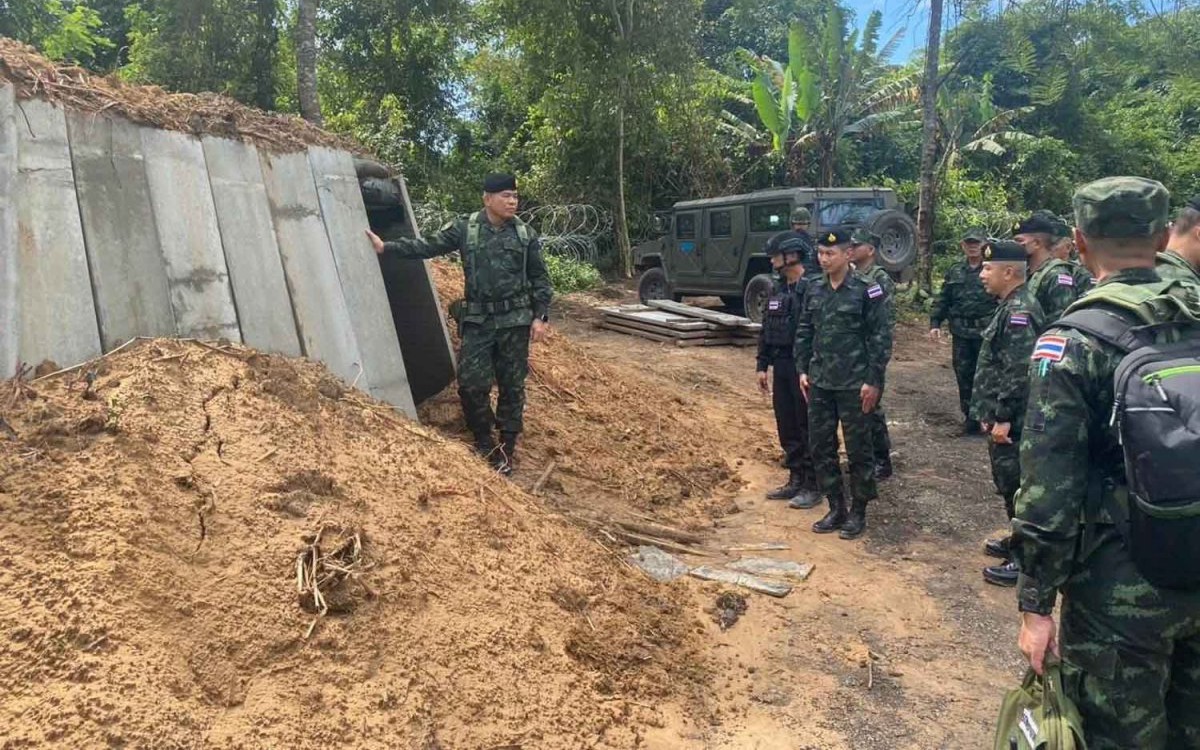 Quân đội Thái Lan xây dựng chiến hào phòng thủ, hầm trú ẩn dọc biên giới Campuchia