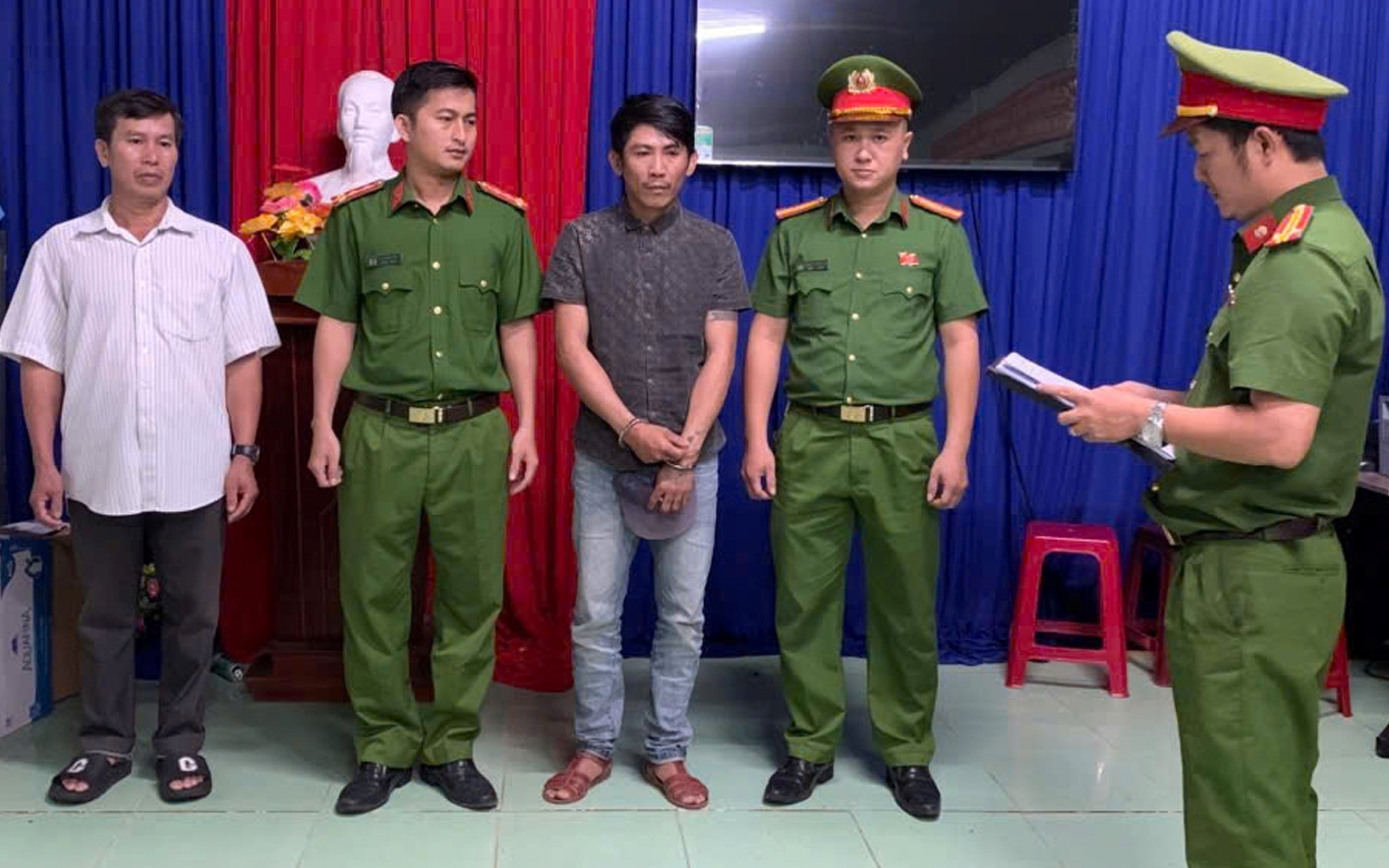 Bắt tạm giam Hoàng Minh Ánh và Hà Văn Hậu