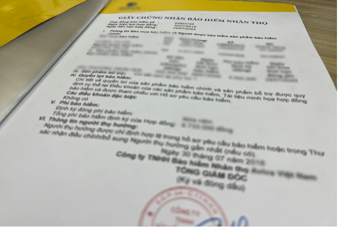 Đọc t&ecirc;n người được thừa hưởng trong hợp đồng bảo hiểm của chồng, vợ bật kh&oacute;c đầy cay đắng