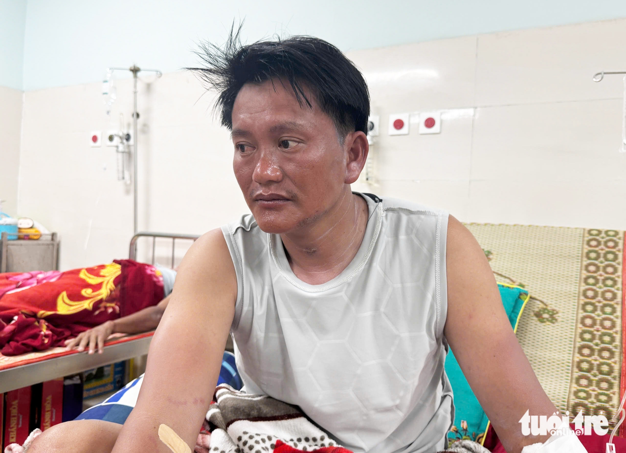 Vợ “người hùng” Lý Sơn từ cõi chết trở về: Chồng tôi rất dũng cảm, đã không thất hứa với mẹ con tôi- Ảnh 3. Vợ “người hùng” Lý Sơn từ cõi chết trở về: Chồng tôi rất dũng cảm, đã không thất hứa với mẹ con tôi- Ảnh 3.