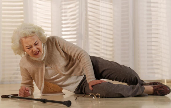 Bà lão 60 tuổi lương hưu 7 triệu đồng, tiết kiệm hơn 1 tỷ đồng vẫn sống chẳng vui: “Cả đời tằn tiện, tôi quá hối hận vì sống sai cách”- Ảnh 2.