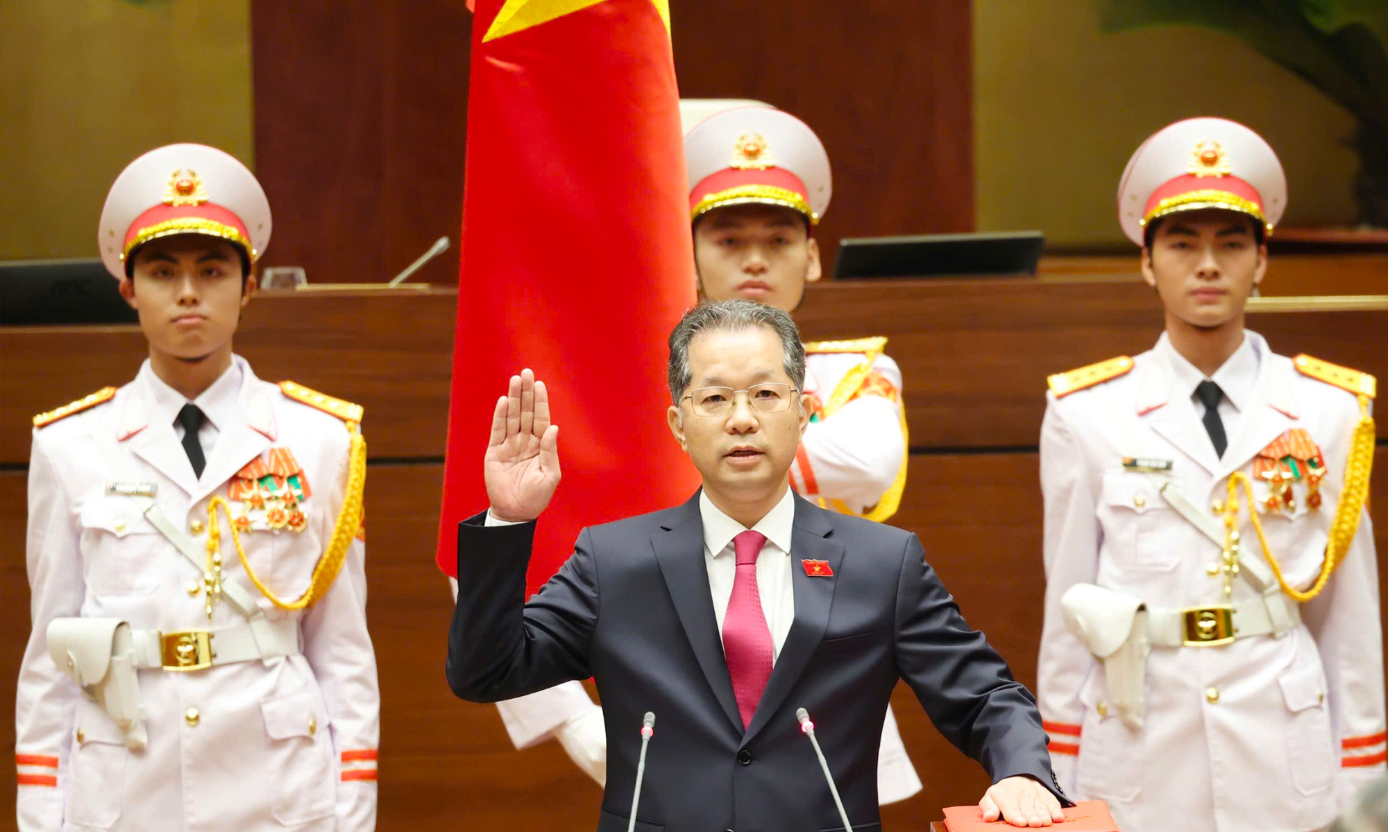 Lời tuyên thệ của tân Chánh án TAND Tối cao Nguyễn Văn Quảng trước Quốc hội- Ảnh 1.