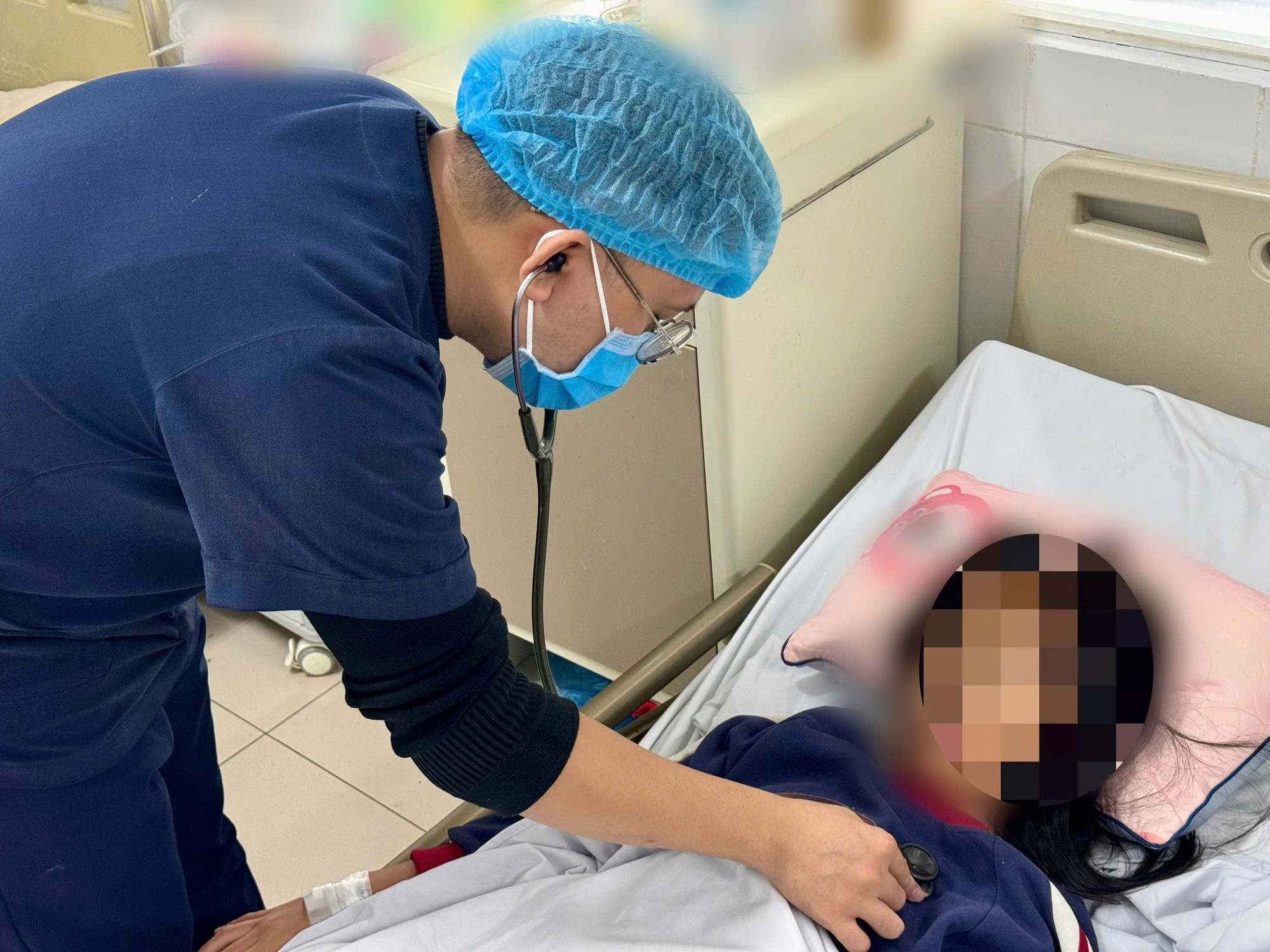 BV Bệnh nhiệt đới Trung ương cảnh báo hàng loạt trẻ em nhập viện, nguy cơ biến chứng nặng- Ảnh 2. BV Bệnh nhiệt đới Trung ương cảnh báo hàng loạt trẻ em nhập viện, nguy cơ biến chứng nặng- Ảnh 2.