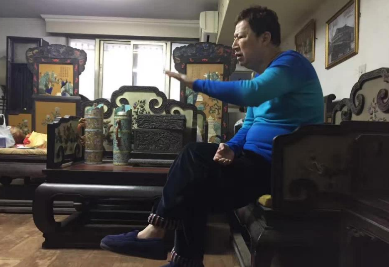 Thừa kế 99.000 tỷ đồng từ vợ đại gia hơn 38 tuổi, người đ&agrave;n &ocirc;ng h&agrave;o ph&oacute;ng cho 