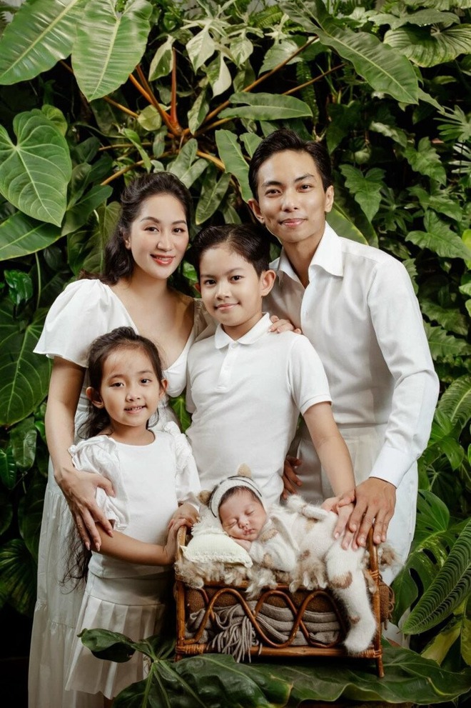 Nh&agrave; ri&ecirc;ng trăm tỷ, rộng 800m&sup2; của Kh&aacute;nh Thi - Phan Hiển- Ảnh 12.