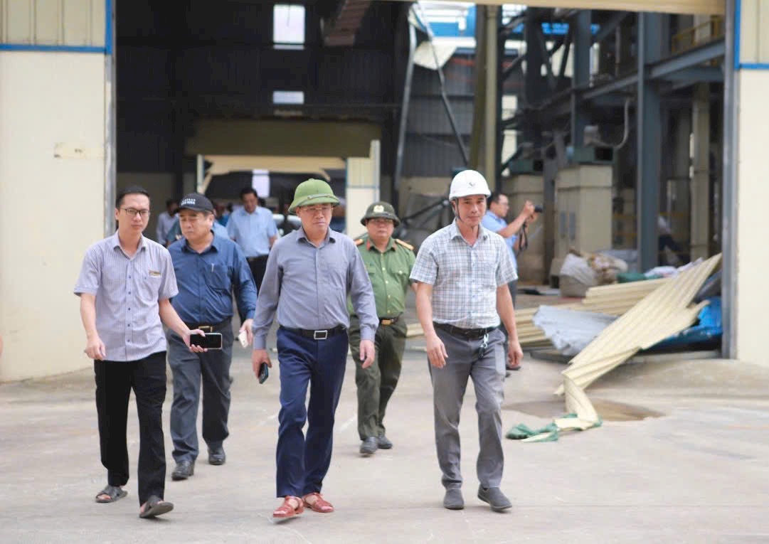 Chủ tịch tỉnh Gia Lai: “Nhà tôi cũng phải ăn mì tôm nhiều ngày vì cúp điện”- Ảnh 1.