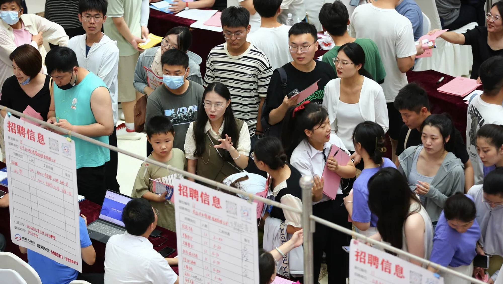 Thạc sĩ tài chính đi bưng lẩu, kỹ sư điện tử đi làm diễn viên quần chúng, tiến sĩ đi rửa bát thuê: Cơn ác mộng mang tên “thừa bằng cấp, thiếu việc làm” ở xứ tỷ dân- Ảnh 7.