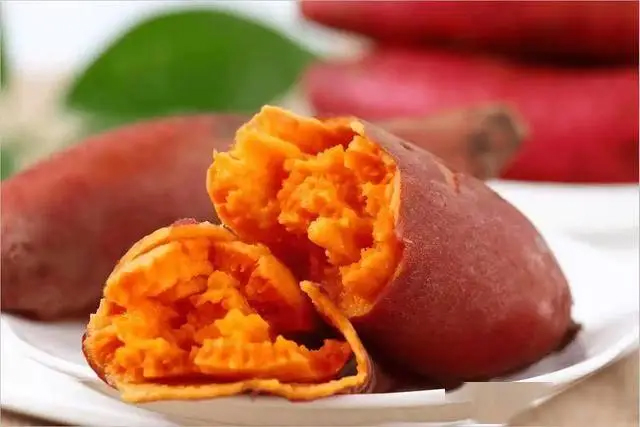 2 loại 'đại kỵ' với khoai lang, kết hợp sai dễ đầy bụng, hại dạ dày mà nhiều người vẫn vô tư ăn!- Ảnh 3.