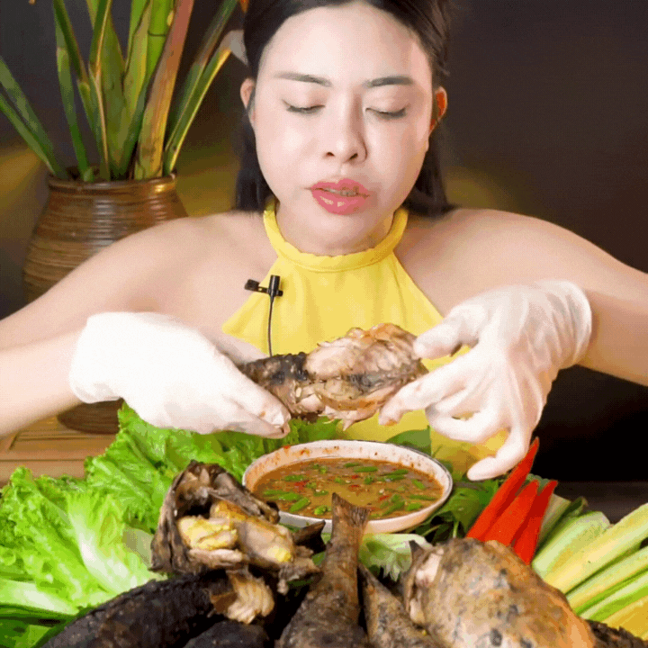 "Thủy quái thời tiền sử" được hội Tiktoker rần rần mukbang gây sốt cộng đồng mạng- Ảnh 16. "Thủy quái thời tiền sử" được hội Tiktoker rần rần mukbang gây sốt cộng đồng mạng- Ảnh 16.