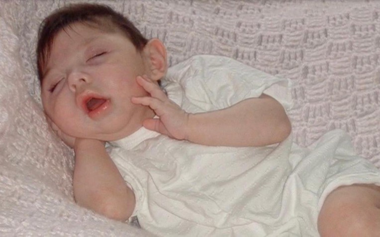 C&ocirc; b&eacute; sinh ra kh&ocirc;ng c&oacute; n&atilde;o b&acirc;y giờ ra sao?- Ảnh 1.