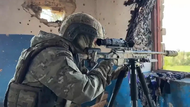 Những trận đ&aacute;nh kỳ dị tr&ecirc;n c&aacute;c con phố ở Pokrovsk- Ảnh 1.