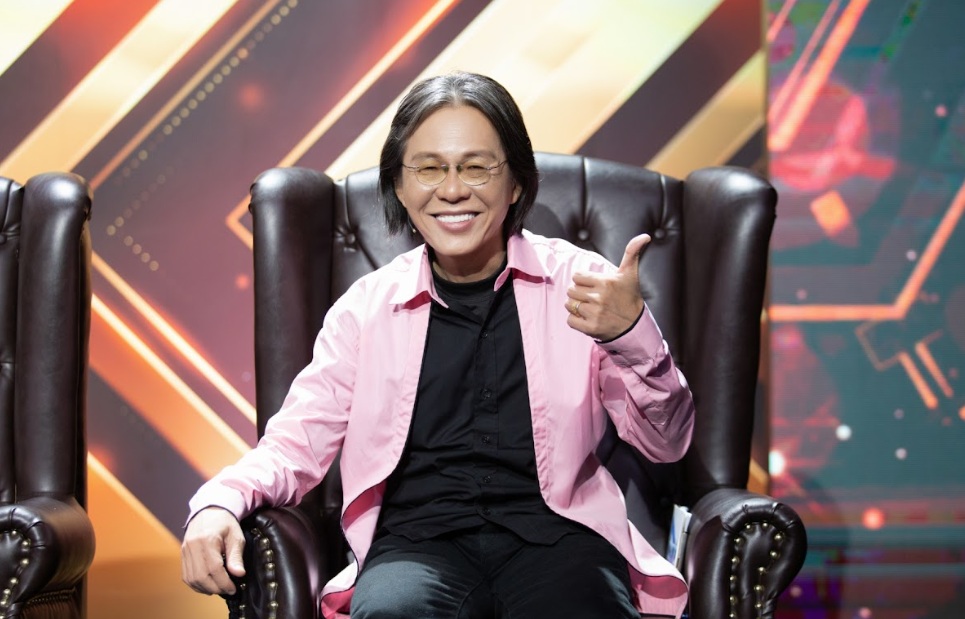 Con trai Nguyễn Ánh 9: "Tôi áp dụng đá bóng vào làm nhạc, giúp ca sĩ sút bóng thành công"- Ảnh 1.