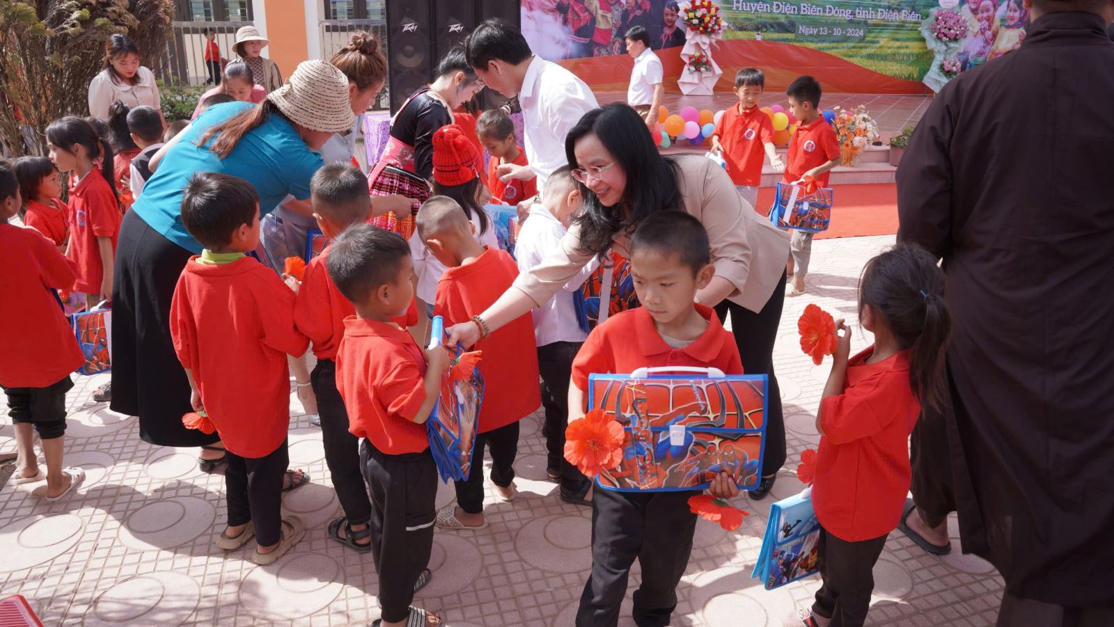 Việt Nam và hành trình “Hạnh phúc không điểm dừng”- Ảnh 1. Việt Nam và hành trình “Hạnh phúc không điểm dừng”- Ảnh 1.