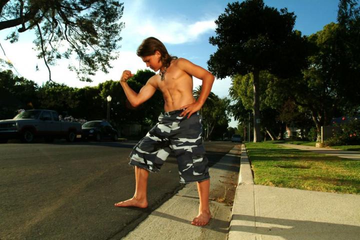 Cậu bé 8 tuổi đã là quái vật thể hình cơ bắp cuồn cuộn, bụng 6 múi sầu riêng, nhìn 20 năm sau mới choáng- Ảnh 2.