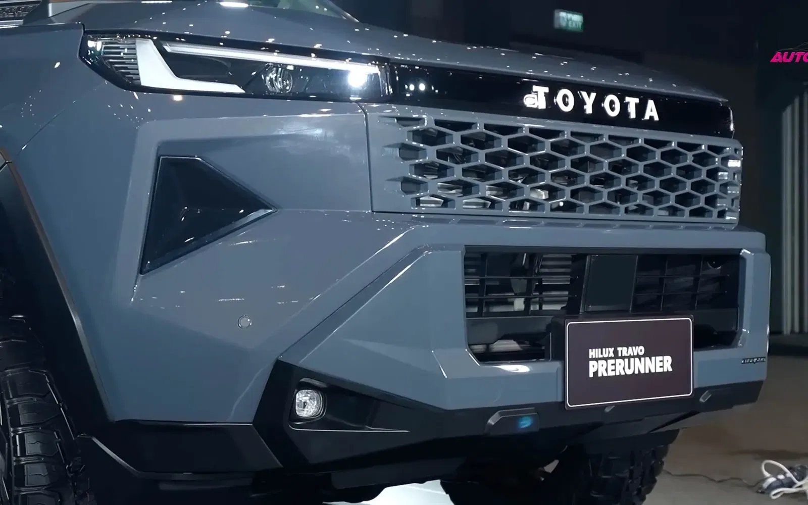 Toyota Hilux 2026 có ảnh thực tế rõ nét: Thiết kế góc cạnh hơn, nội thất như Prado, tùy chọn động cơ diesel và điện đấu Ranger- Ảnh 7.