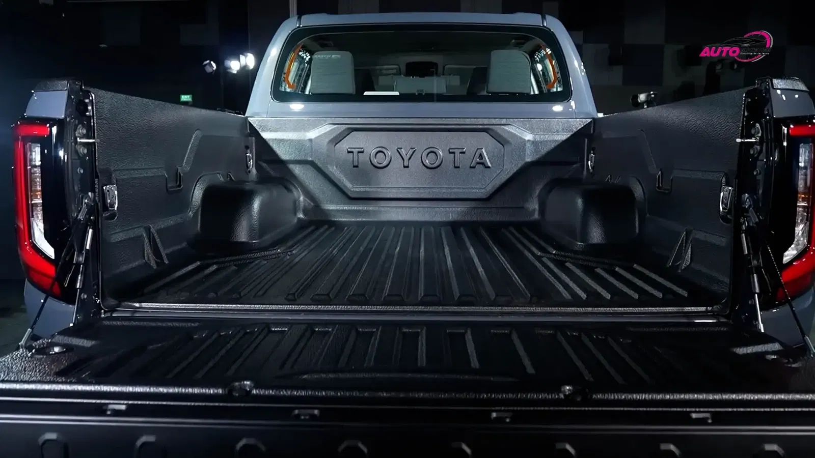 Toyota Hilux 2026 có ảnh thực tế rõ nét: Thiết kế góc cạnh hơn, nội thất như Prado, tùy chọn động cơ diesel và điện đấu Ranger- Ảnh 8.