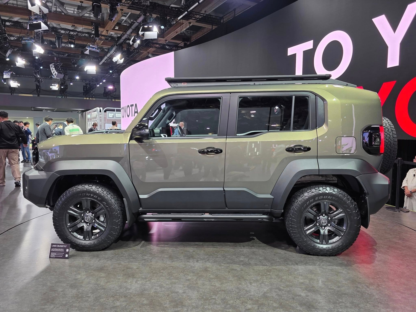 Toyota Việt Nam hé lộ thời điểm mở bán Land Cruiser FJ- Ảnh 4.