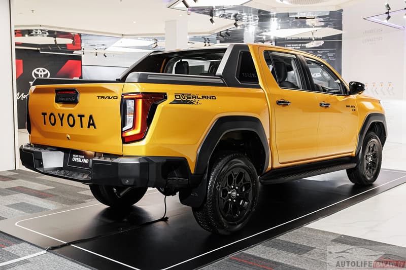 Toyota Hilux thế hệ mới ra mắt: Gi&aacute; quy đổi từ 628 triệu đồng, lần đầu c&oacute; bản thuần điện, nội thất như Prado- Ảnh 8.