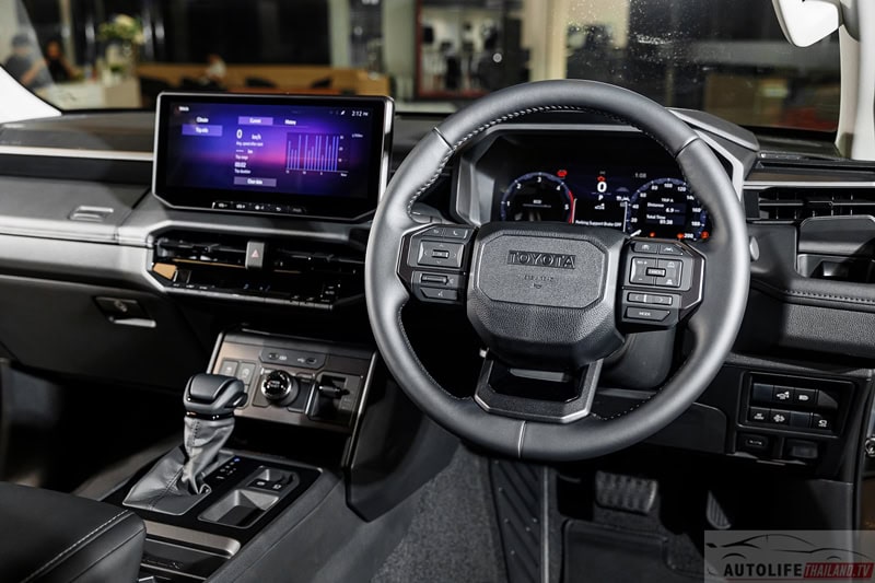 Toyota Hilux thế hệ mới ra mắt: Gi&aacute; quy đổi từ 628 triệu đồng, lần đầu c&oacute; bản thuần điện, nội thất như Prado- Ảnh 7.