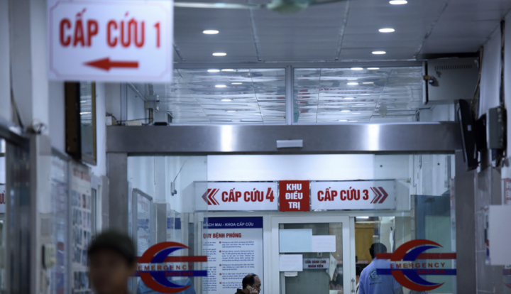 Nhiều công nhân ở TP.HCM nhập viện sau bữa trưa căng tin- Ảnh 1.